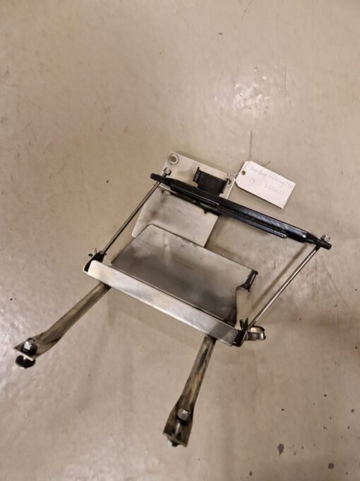 Chassiedetalj Batterihållare Viking 540 -19