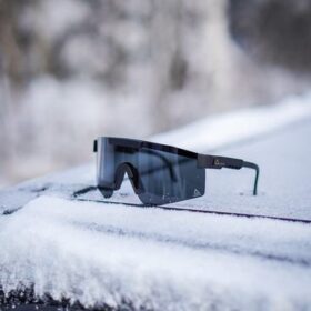 AMOQ Comet Solglasögon Svart/Brons - Smoke