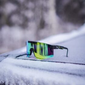 AMOQ Comet Solglasögon Svart Splash - Gold Spegellins