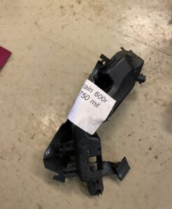 Alternative view of Plastdetalj för kablage på motorn